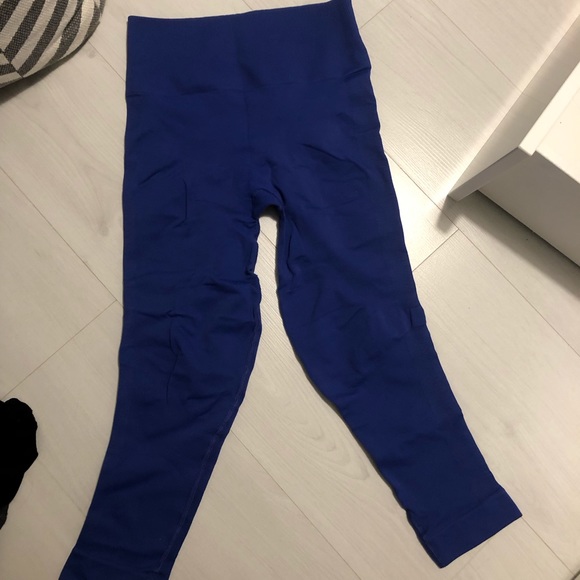 Lululemon crops - Picture 2 of 2